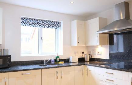 Spacious 4 Bedroom Home with Garden in Bedford - Foto 38