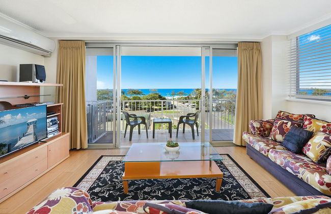 Elouera Tower Beachfront Apartments - Photo 30