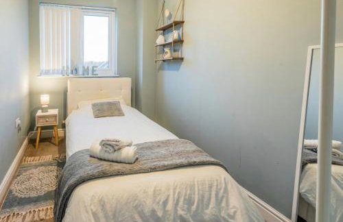 Family-Friendly 4-Bedroom House in Moston with Parking and Garden - Foto 20