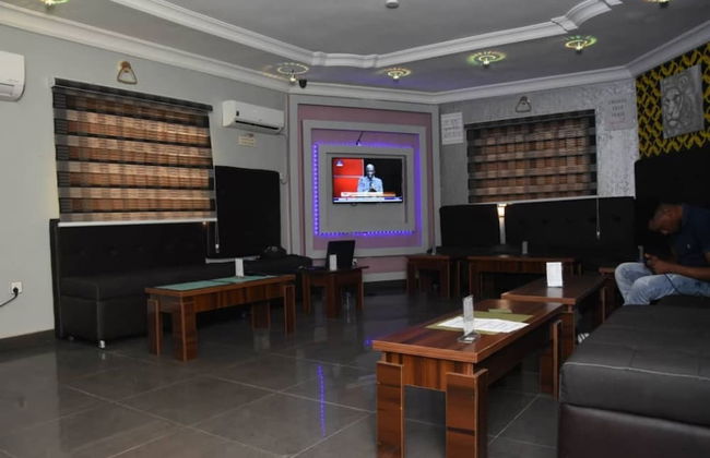 Beautiful 1 Bed, Living Room in a Hotel Penthouse - Foto 8