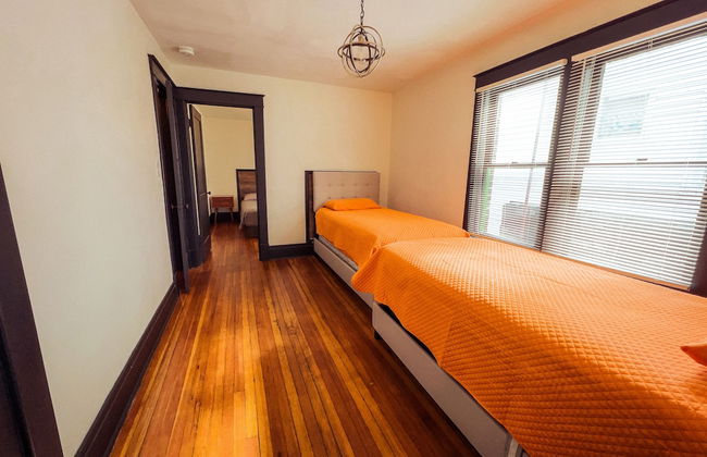 The Pub with Private Yard & Parking, Near the Falls & Casino by Niagara Hospitality - Foto 15