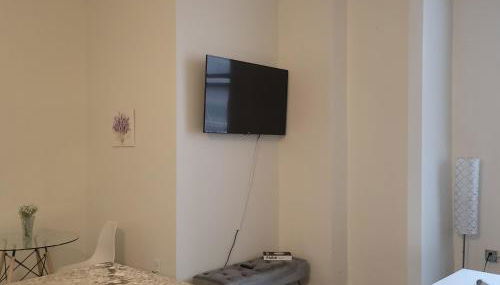 #1 Downtown King Free Parking- Walk to Gainbridge, Lucas Oil, Conv Cntr - Foto 4