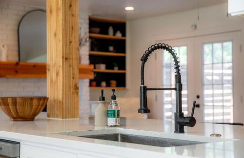 LUX ~Pet Friendly Richardson 3 bedroom 1 story Home~ - Foto 6