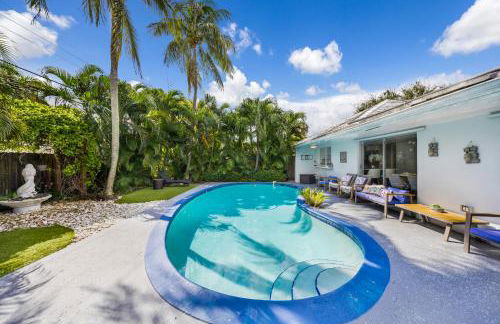 Tropical Villa Retreat with Private Pool & Peaceful Backyard - Stylish Escape in a Tranquil Residential Area - Foto 49