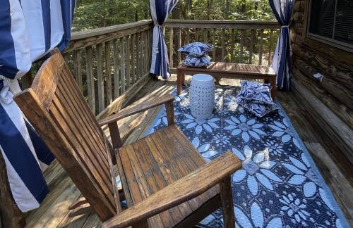 C19, One bedroom luxury, log-sided Couple's Cottage with private hot tub and unique extras cottage - Foto 23