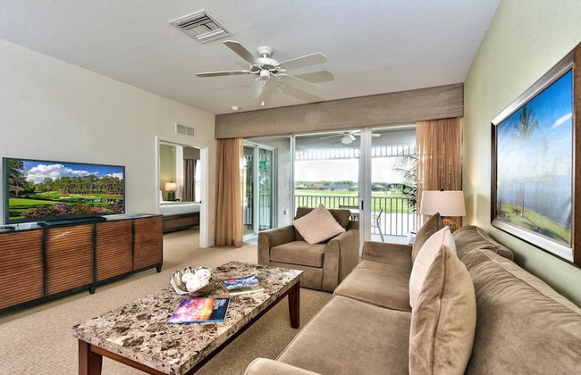 Genoa Vacation Rental: Stylish 2-BR Condo with Golf & Lake Views. Resort-Style Pool, Hot Tub, and Easy Access to Championship Golf. Minutes from Naples Beaches, 5th Avenue S, and Marco Island - Foto 3