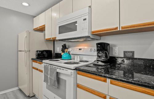 NEW King with Loft Beach Near Gulf - Foto 6