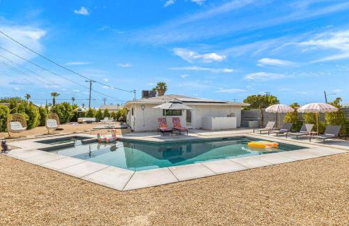 Whimsical Oasis Retreat by Rather Be Properties - Foto 8