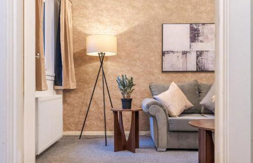 Pitcairn Residence-3Bedroom House-by Holiday Homes - Foto 7