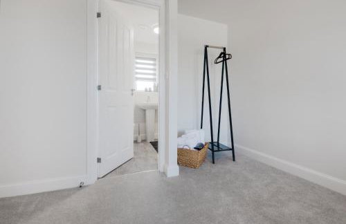 Cozy 2 Bed in Milton Keynes Free parking & WiFi - Photo 17