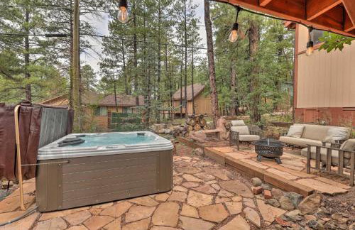 Hot Tub and Patio Pet-Friendly Cabin in Munds Park! - Foto 25