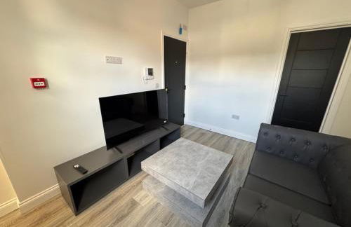 Modern Central Apartments with Balcony - Photo 73