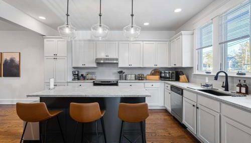 Tranquil East Nashville Zen Retreat with 2 Patios, Garage Parking, Yoga Mats Included, Covered Patio and Deck, Walk to Five Points Dining & Bars, Board Games, 10 Min to Broadway, 24 Hr Hospitality - Foto 2