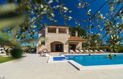 Villa Campi for 10 persons near Pula with large garden, private golf and tennis court, kids playground & wellness area - Foto 1