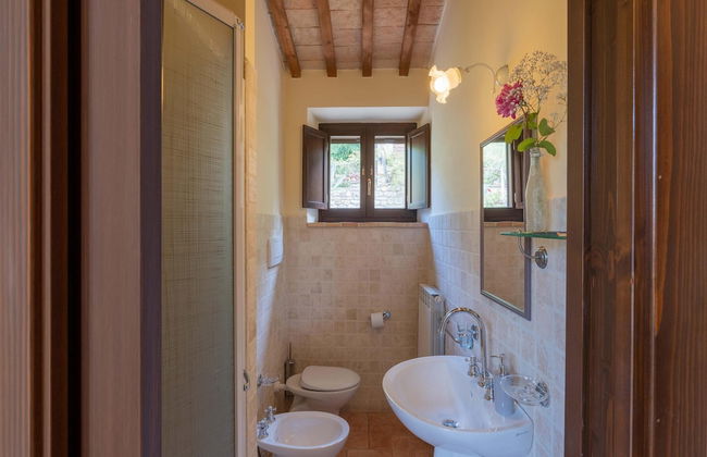 Fabulous Holiday Home With Wifi in Monte San Martino Italy - Photo 12