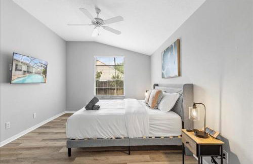 NEW - Poolside Oasis Heated POOL Home - 2000 SF - Foto 29