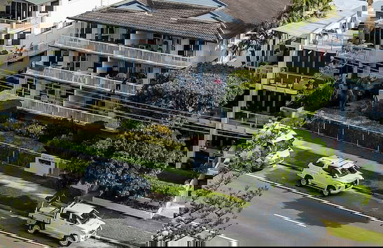 Marine Mirage - 2 Bedroom Apartment with Beachfront Vibes - Photo 17