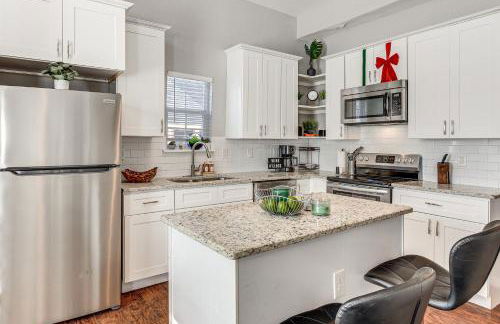 Walk to Parks and Dining Pet-Friendly Home with Yard! - Foto 9