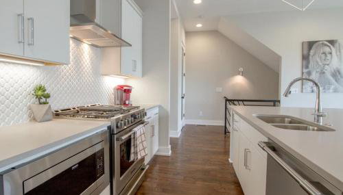 Ultra Large Deck Skyline Views - Photo 4