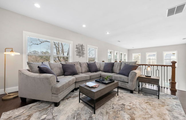 New Luxury Family Friendly Home Centrally Located - Foto 21