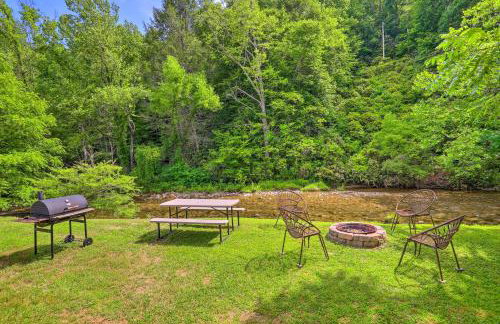 Bonfires and BBQs! Creekside Retreat in Marshall - Foto 2