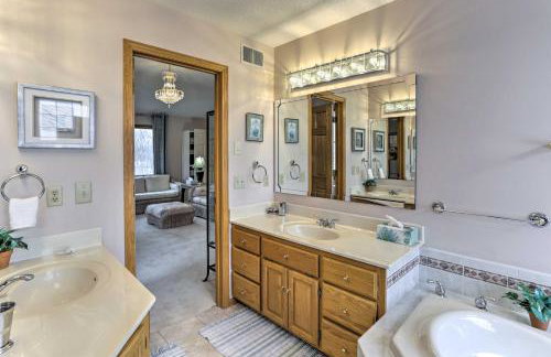 Eagan Home with Porch - 5 Mi to Mall of America! - Foto 10