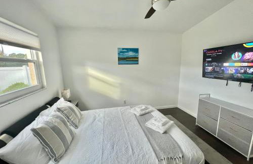 Dream Vacation Home w Heated Pool Close to Beaches Clearwater St Pete Quiet with Big Backyard - Foto 41