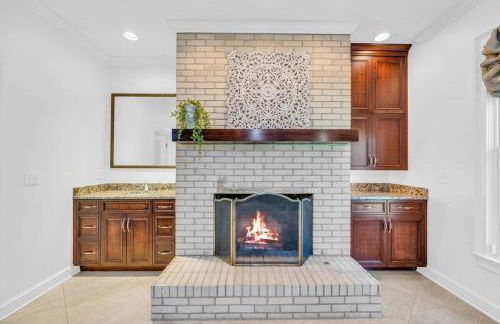 The Wexford French Chateau w Pool - Photo 44