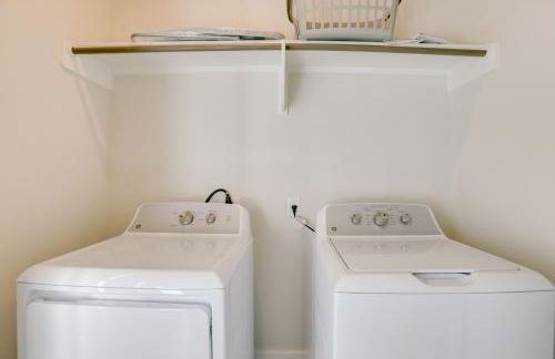 Less Than 1 Mi to Texas AandM Group Getaway with Balcony! - Photo 32