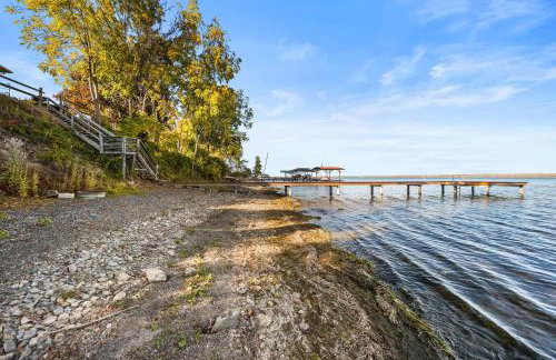 Waterfront retreat w/ wraparound deck & BBQ - Foto 54