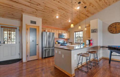 Cabin with Wild Horses, Fireplace, Dog Friendly & StarLink - Foto 42