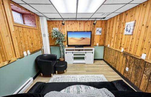 Luxe Farmhouse Chalet Sleeps 12 in Lake Harmony! Lakeview, Hot Tub, Fire pit, Games - Foto 57