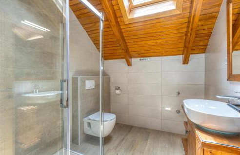 Luxurious Home In Brusane With Sauna - Photo 35