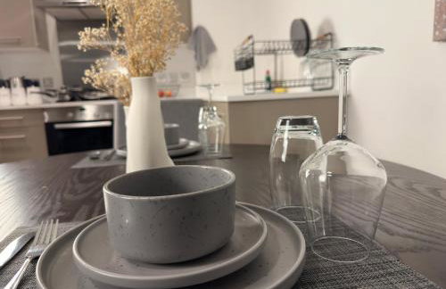 Cozy City Centre Apartment with Free Gym and Free Coffee - Photo 43