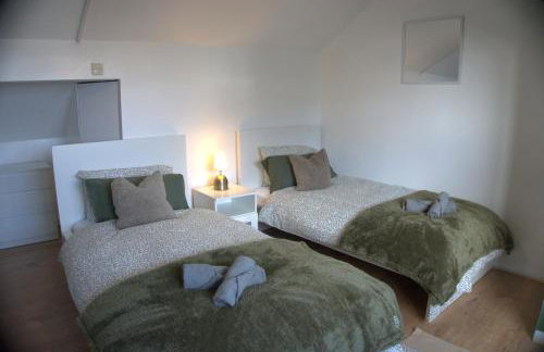 3BDR Town House in the Heart of Holyhead - Free Onsite Parking - Foto 25