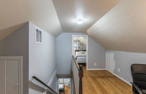 Enchanting historic townhouse by CozySuites - Foto 16