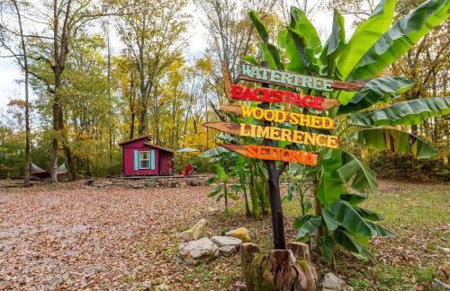 Hillbilly Chic Tiny House Near Nashville with WiFi, Kitchenette, Fire Pit & Trails - Foto 33
