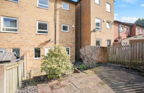 Yasmin's Townhouse - Sleeps upto 10, great for groups with FREE Parking - Hosted by Stay Host Save - Foto 34