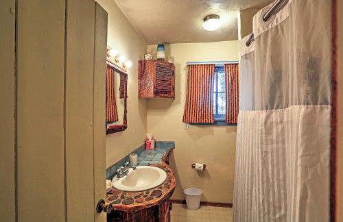 Quiet Durango Farmhouse with Beautiful Yard and Gazebo - Foto 17