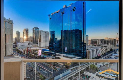 MGM Signature-17-801 1Br2Ba F1 Strip View Balcony - Foto 35