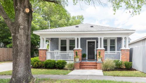 Downtown 3BR Gem - Hot Tub - Covered Parking - Fenced Yard - Foto 2