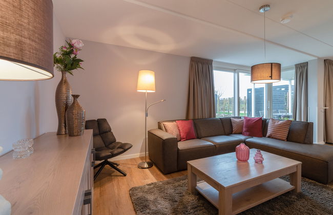 3 bedroom House in Colijnsplaat with garden and terrace - Photo 2