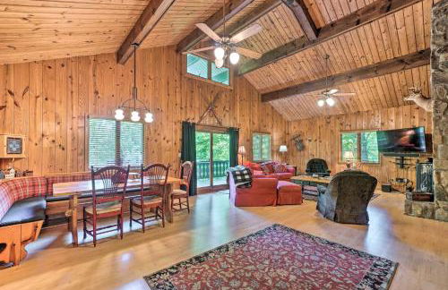 Serene Sky Valley Family Chalet with Fireplace - Foto 6