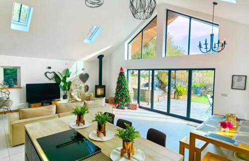 4 Bed Villa Sleeps 8 -private Terrace-free Parking - Foto 13