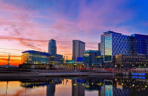 NumberOne - PINK - MediaCityUK - Foto 17