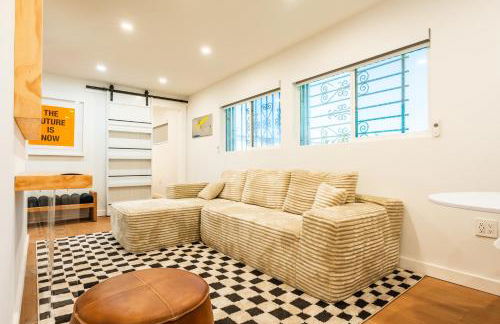 Simple La Jolla 2 bedroom - Alley Unit - Photo 2