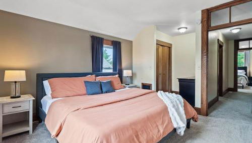 Entire Duplex w Historic District and Sleeps 12 - Foto 5