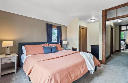 Entire Duplex w Historic District and Sleeps 12 - Foto 5