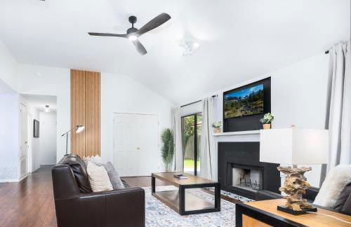 Cozy, Round Rock Retreat, Modern, Sleeps 10 - Foto 1