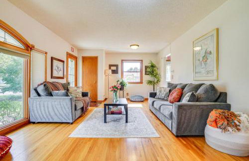 Spacious Cottage Grove Haven Near Downtown St Paul - Photo 5